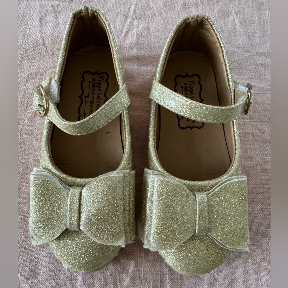 Pipperdoodles by pipsqueak Gold Glitter Kids Shoes with Bow